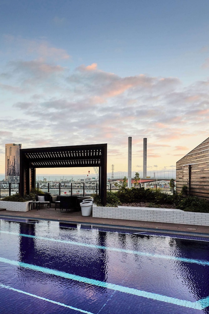 Vibe Hotel Melbourne Docklands 65/67