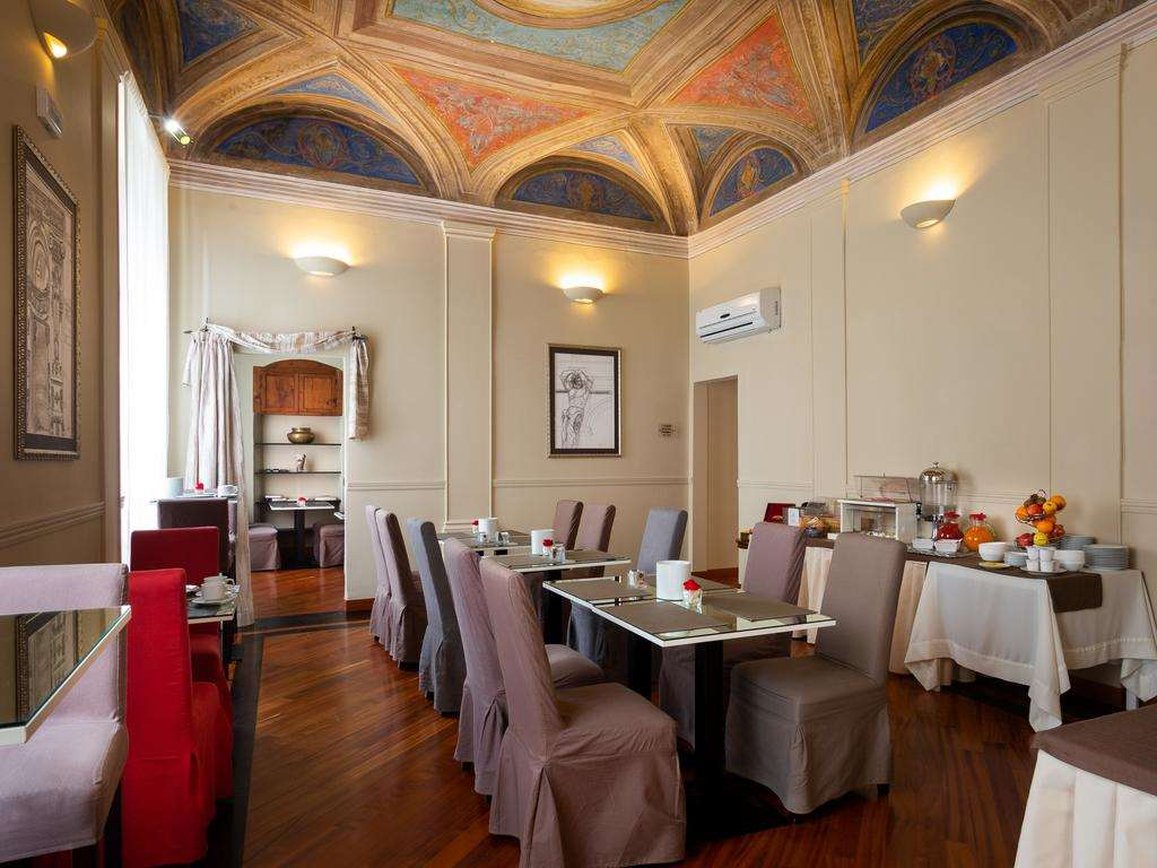 Hnn Luxury Suites 46/50