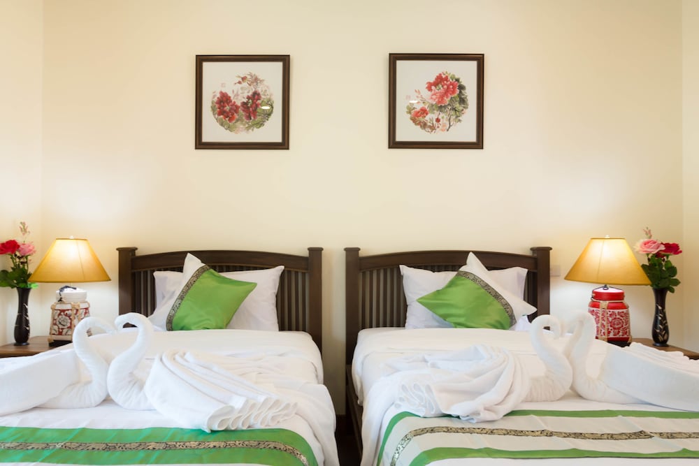 Huean Kham Hom Resort 12/72