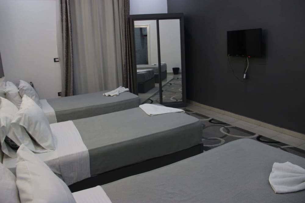 Azar Hotel 23/24