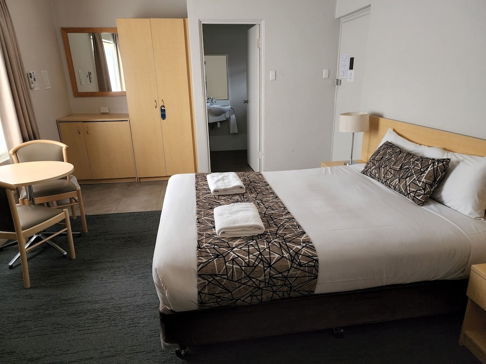 BATHURST MOTOR INN 20/59