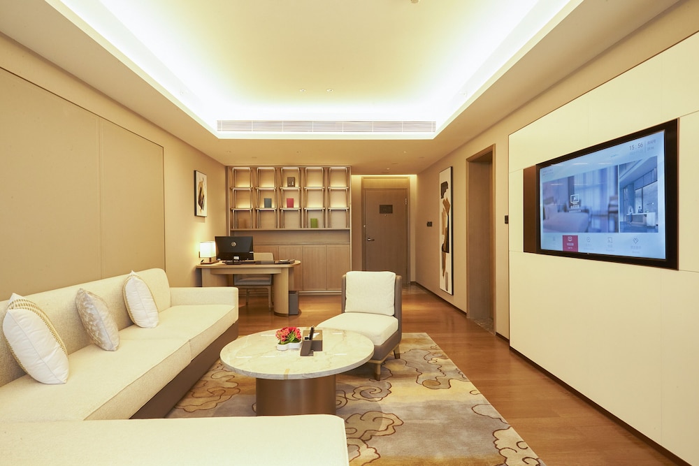 LN Dongfang Hotel Pazhou 36/60