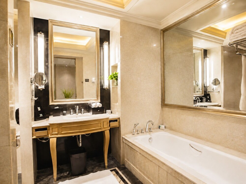 C & D Hotel Fuzhou 47/50