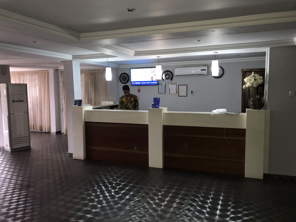 Crystal Rose Ambassador Hotel 5/30