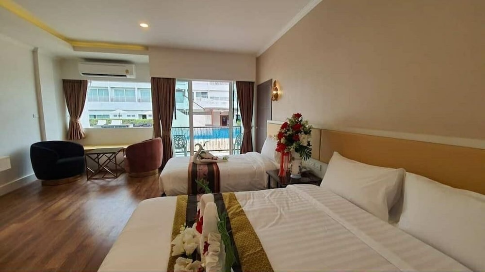 Swan Lake Hotel Sattahip 17/23