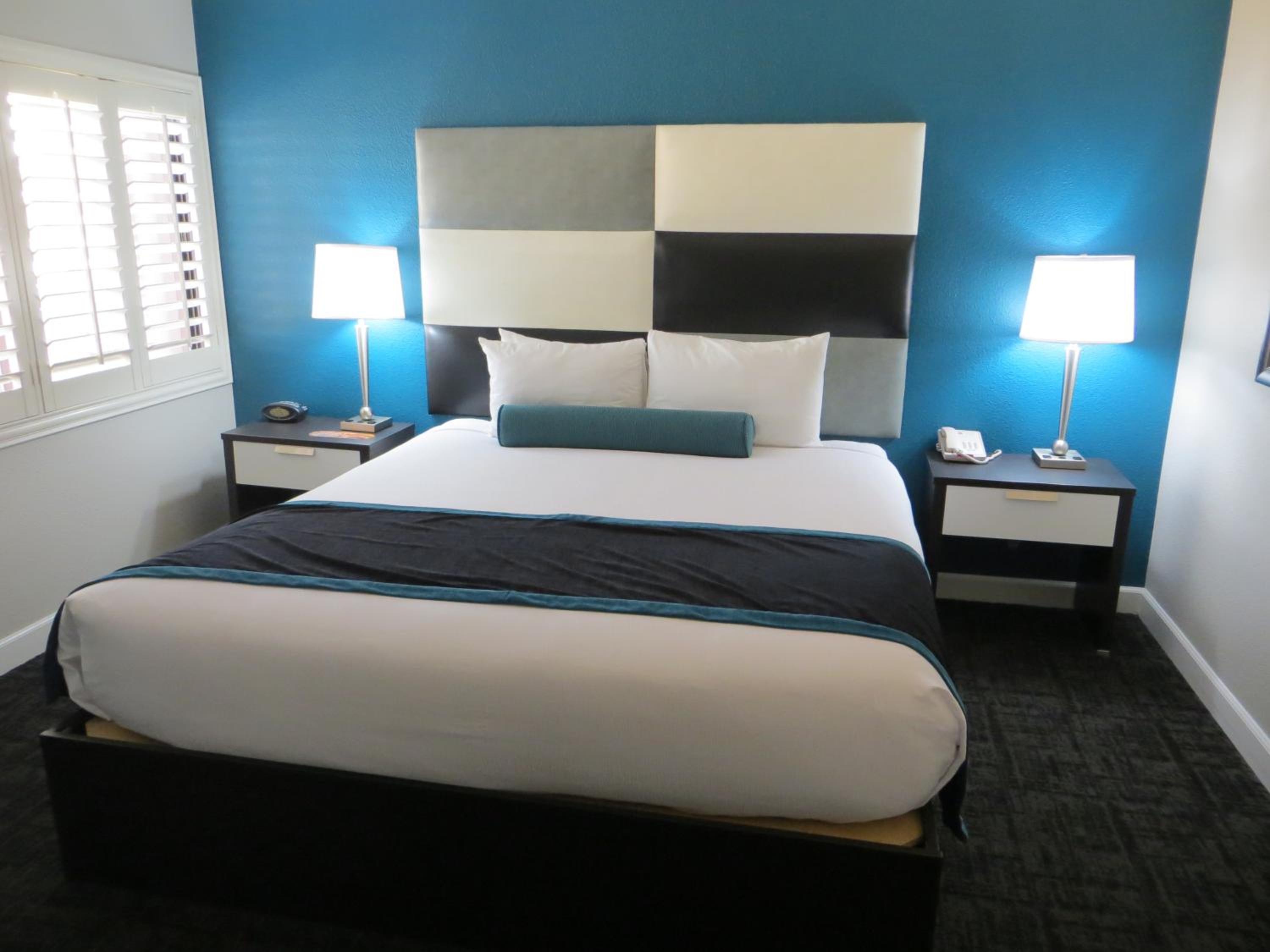 Deluxe, Suite, King Bed, Best Western Plus Casino Royale–Center Strip 5/8