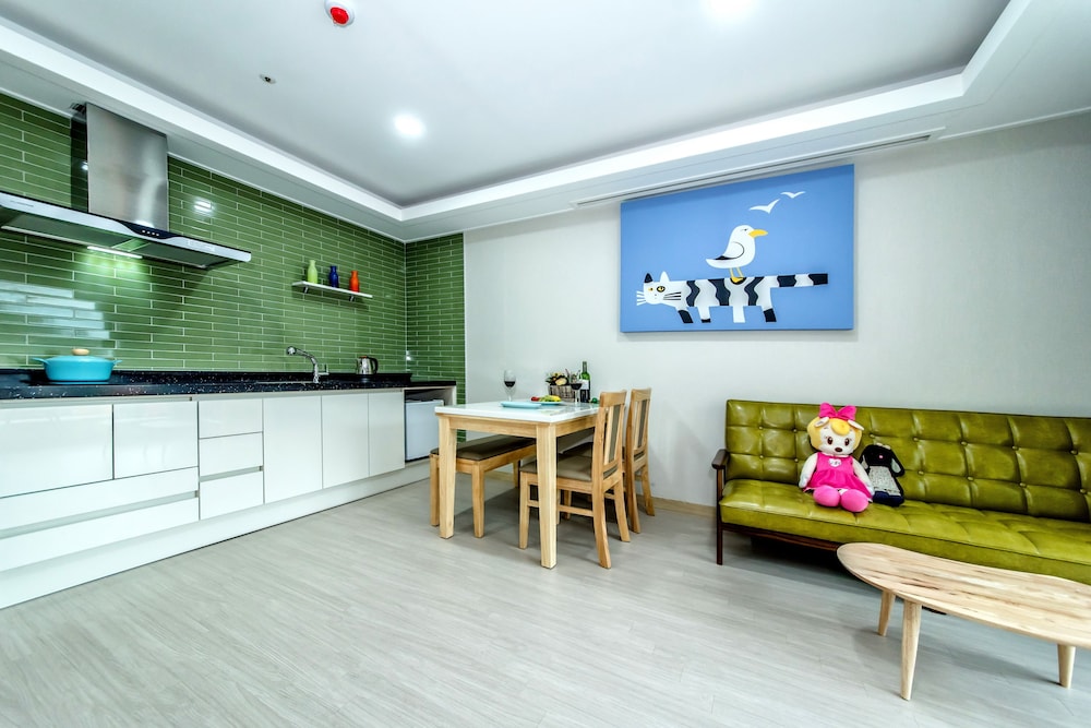 Blue Whale Resort 4/68