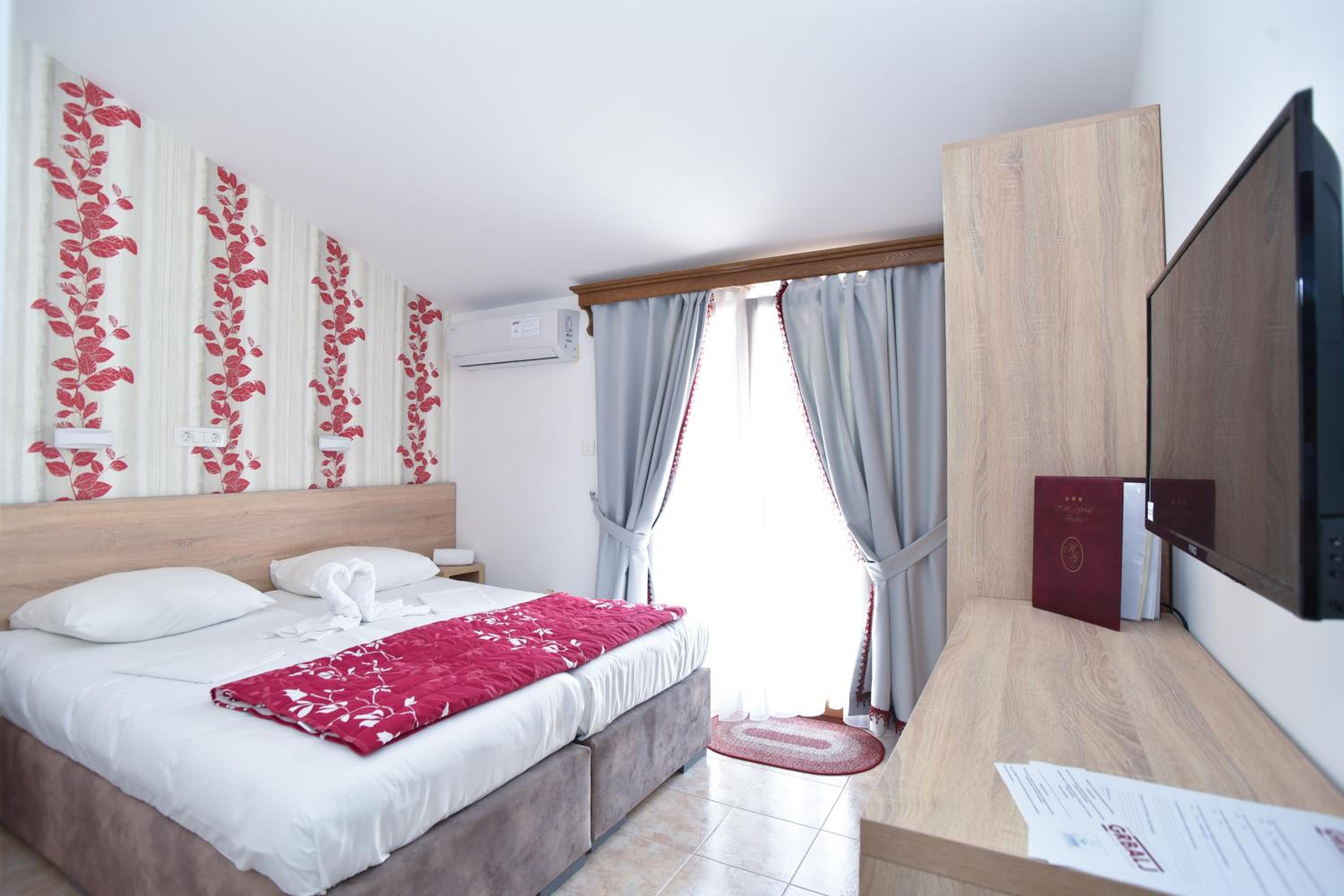 غرفة بسرير مزدوج أو سريرين منفصلين بشرفة، Hotel Grbalj 2/10