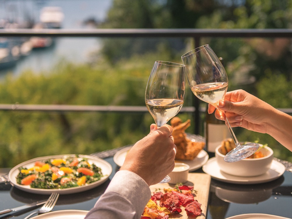 Brentwood Bay Lodge Spa 48/64