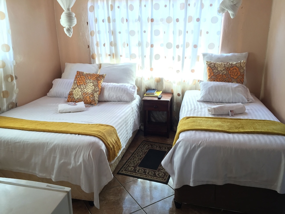 Woodlands Lodge & Tours 8/50
