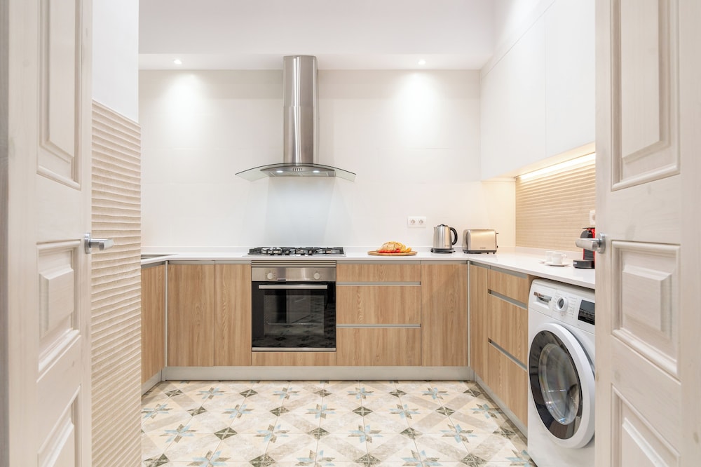 Fuster Apartments 50/50