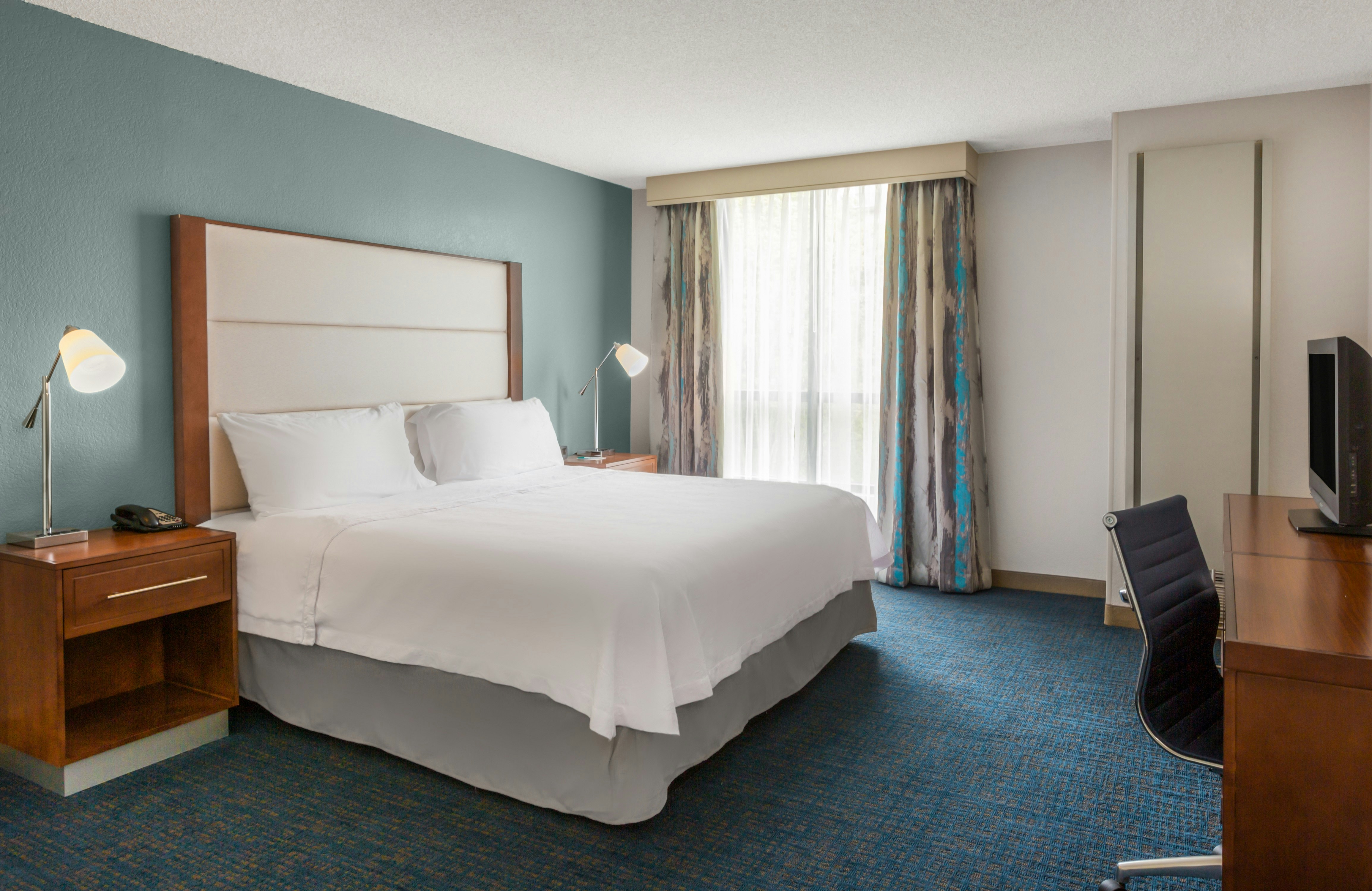 1 BEDROOM, EXECUTIVE, SUITE, KING BED
