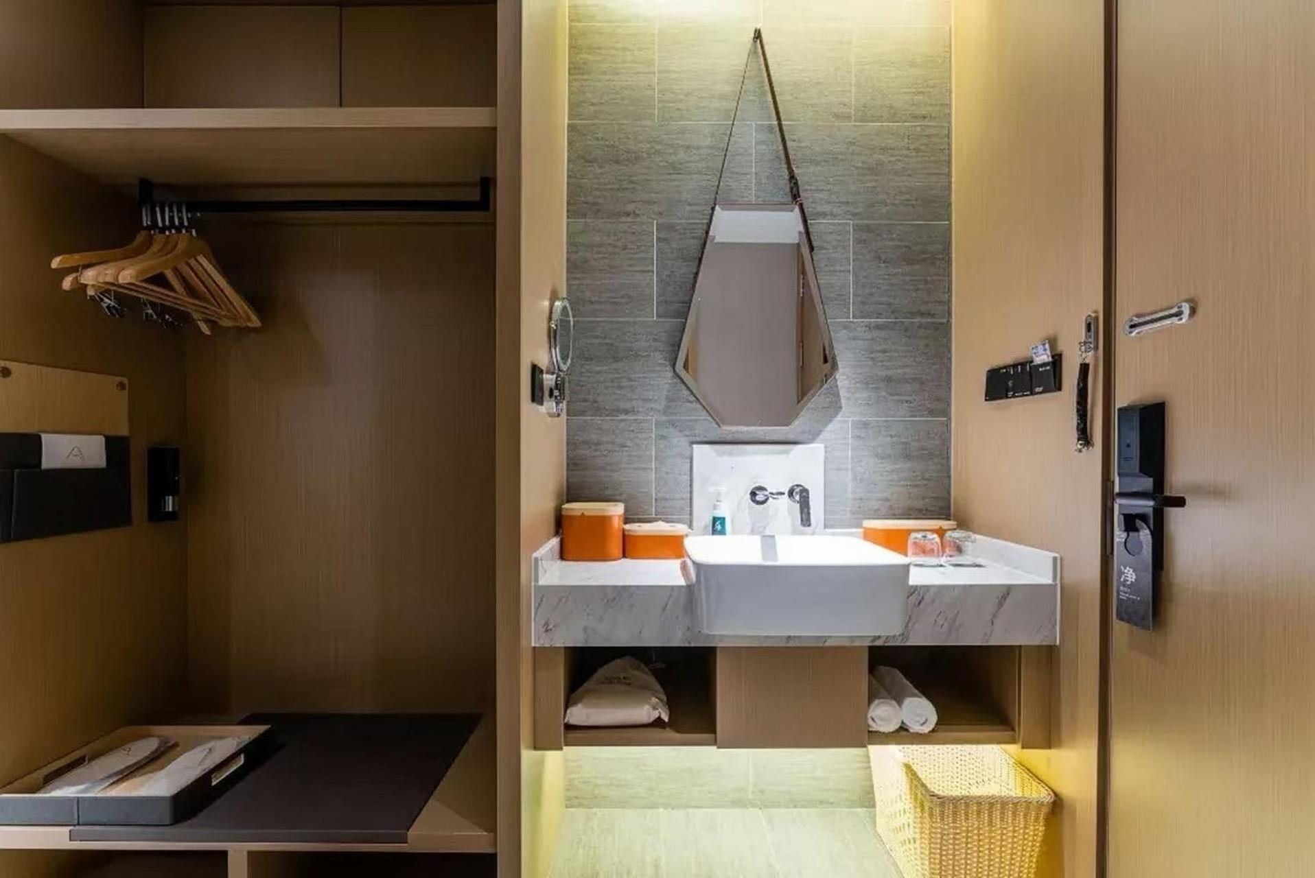 Hangzhou West Lake Science and Technology Park Atour Hotel 53/56