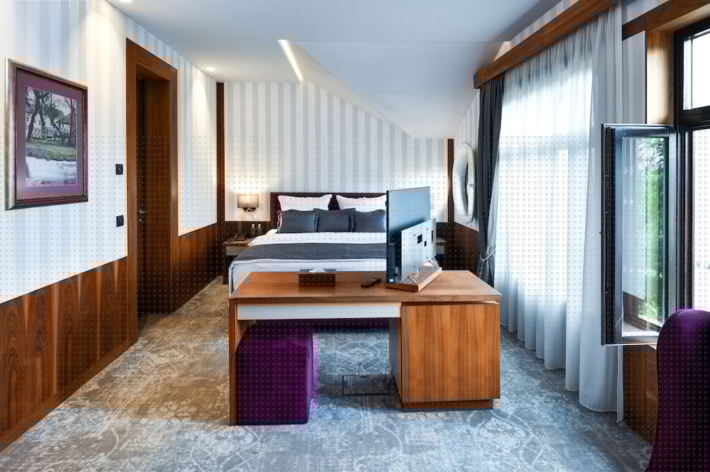 HERITAGE HOTEL KRONE 55/77
