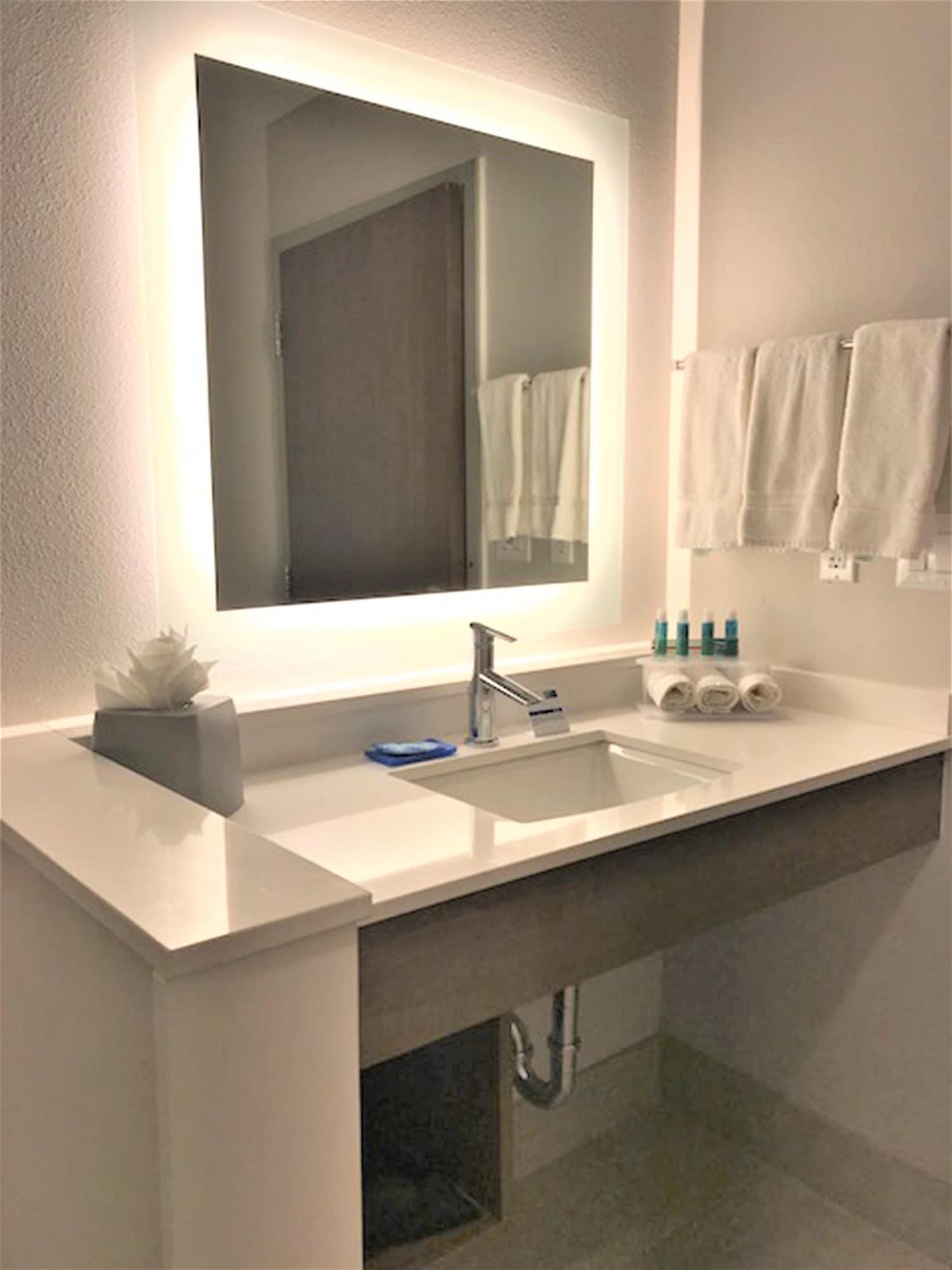 Suite, Multiple Beds, Accessible، Holiday Inn Express & Suites Houston SW - Galleria Area 4/4