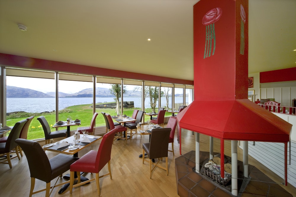The Holly Tree Hotel 22/46