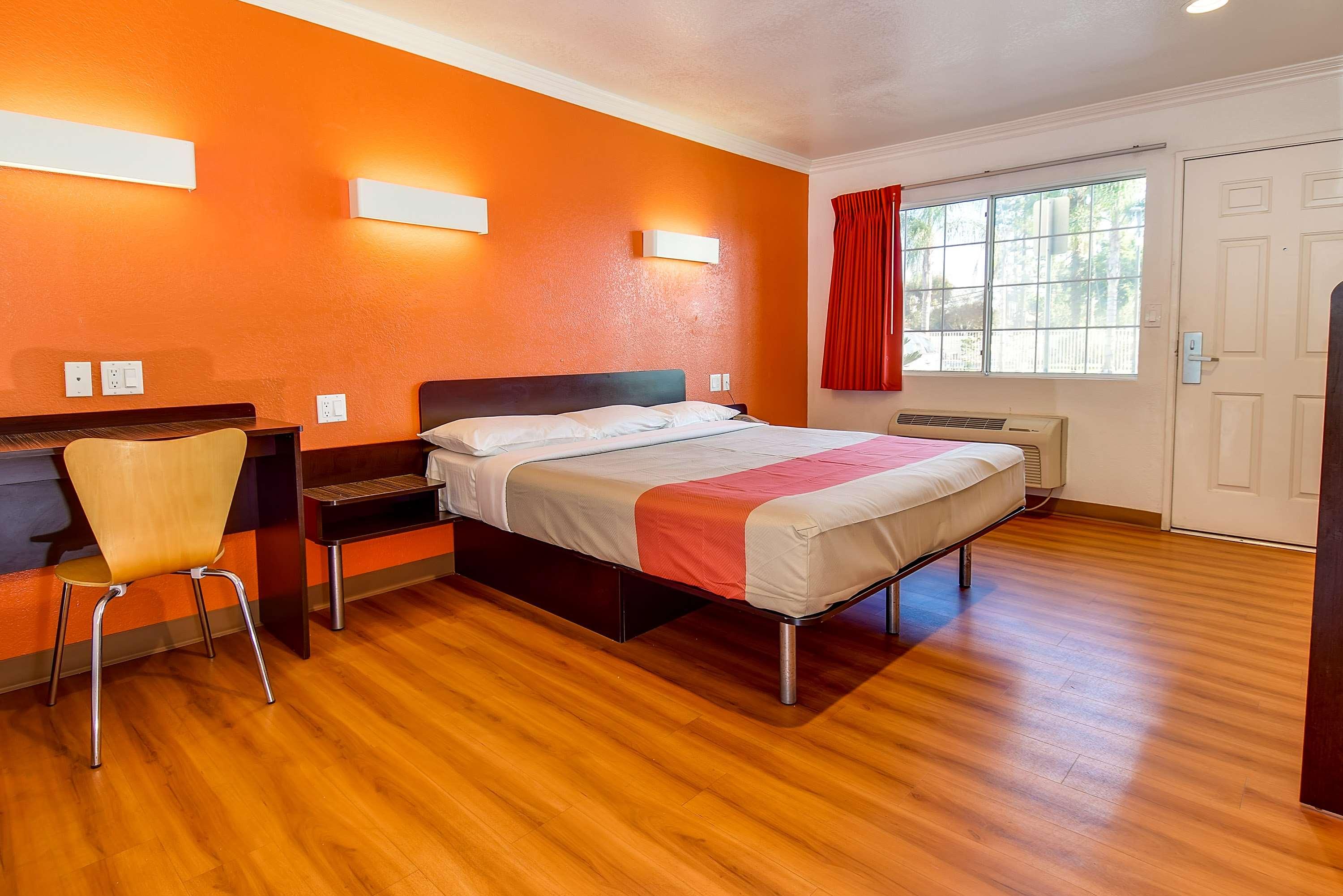 Motel6 Garden Grove, CA 17/40