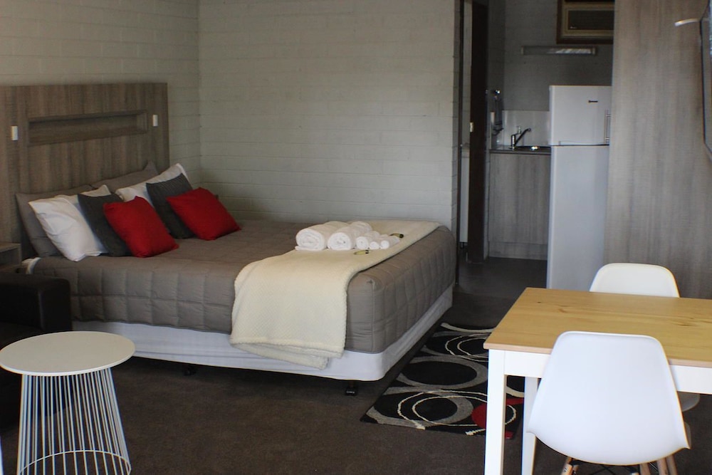 Thomas Lodge Motel 14/49
