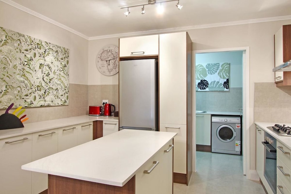 Ashton Park Luxury Apartment 2/13