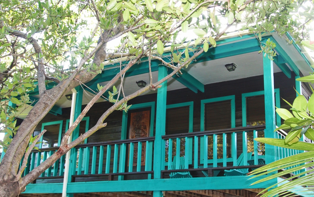 Bella Vista Guesthouse Cabins 4/84
