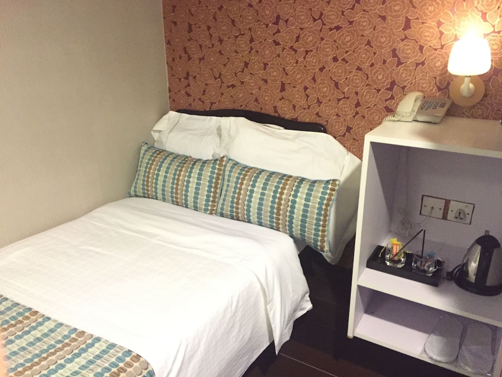 California Hotel 32/50