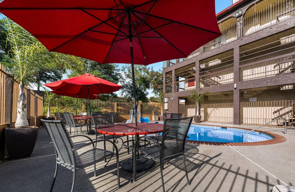 Red Roof Inn Stockton 32/33