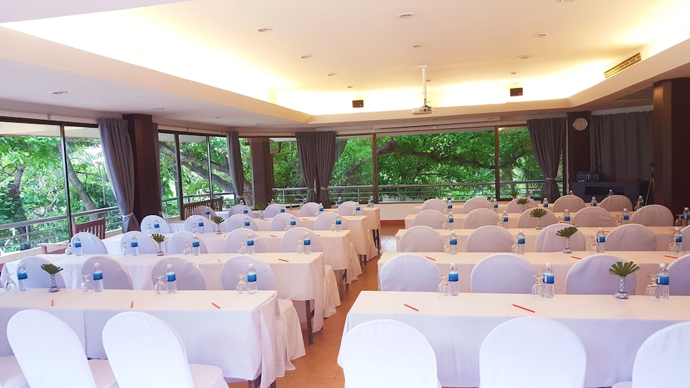 Birds & Bees Resort 63/68