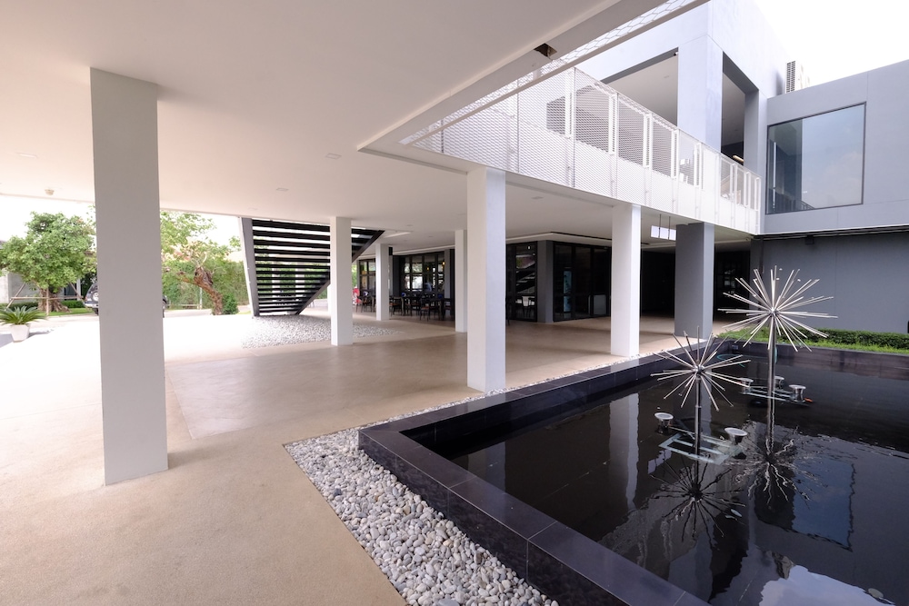 R Photo Hotel 3/33