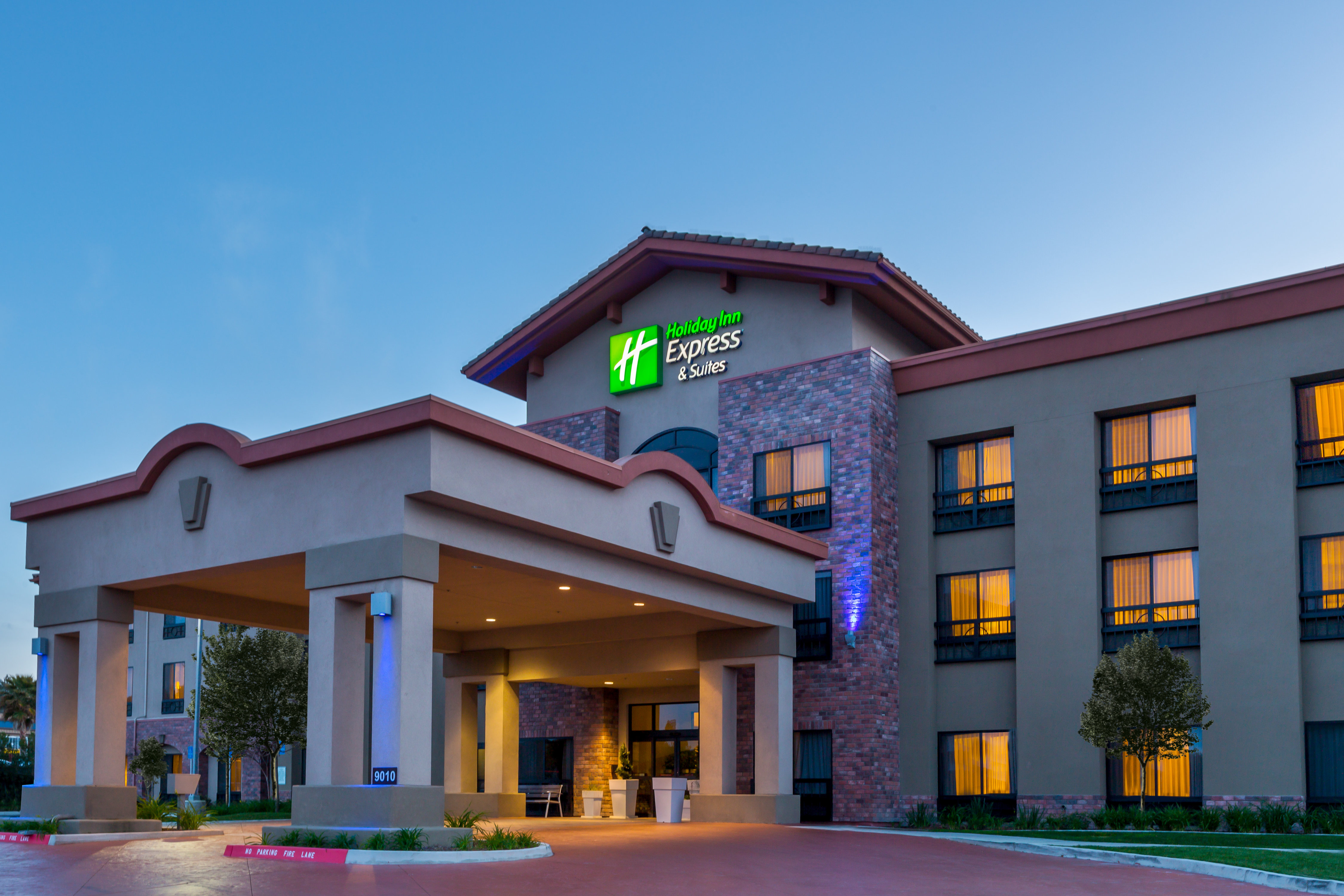 Holiday Inn Express Hotel Suites ATASCADERO in ATASCADERO - CA