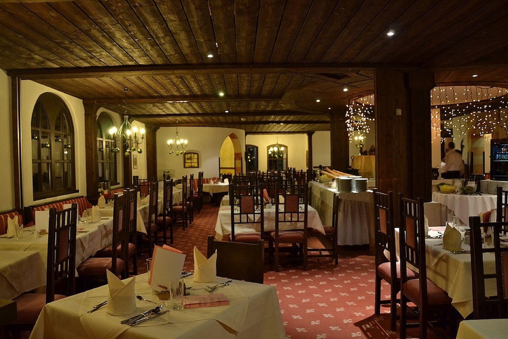 Family Hotel Schloss Rosenegg 47/64
