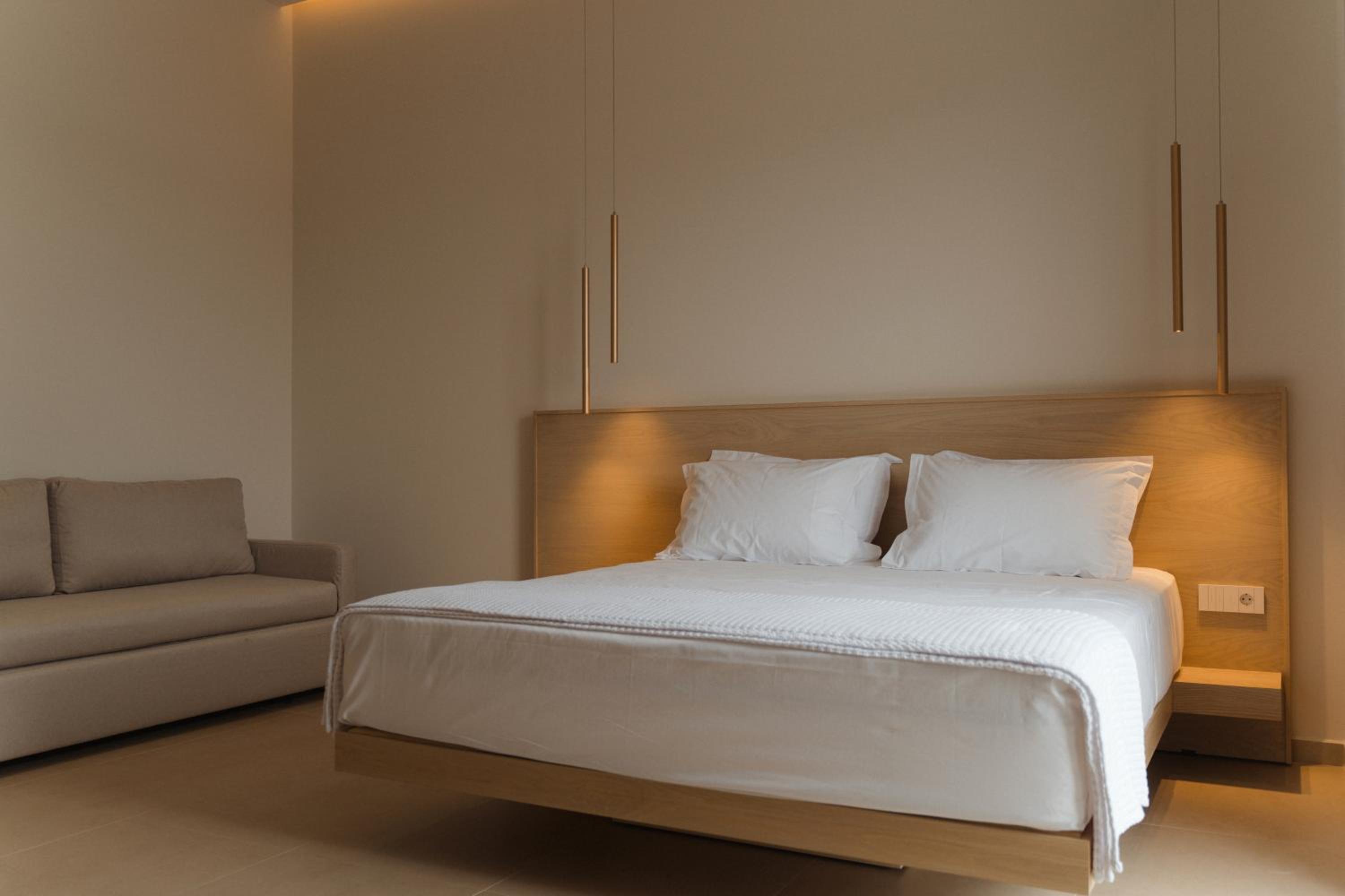 جناح جونيور بمسبح خاص، Limanaki Hotel 3/10
