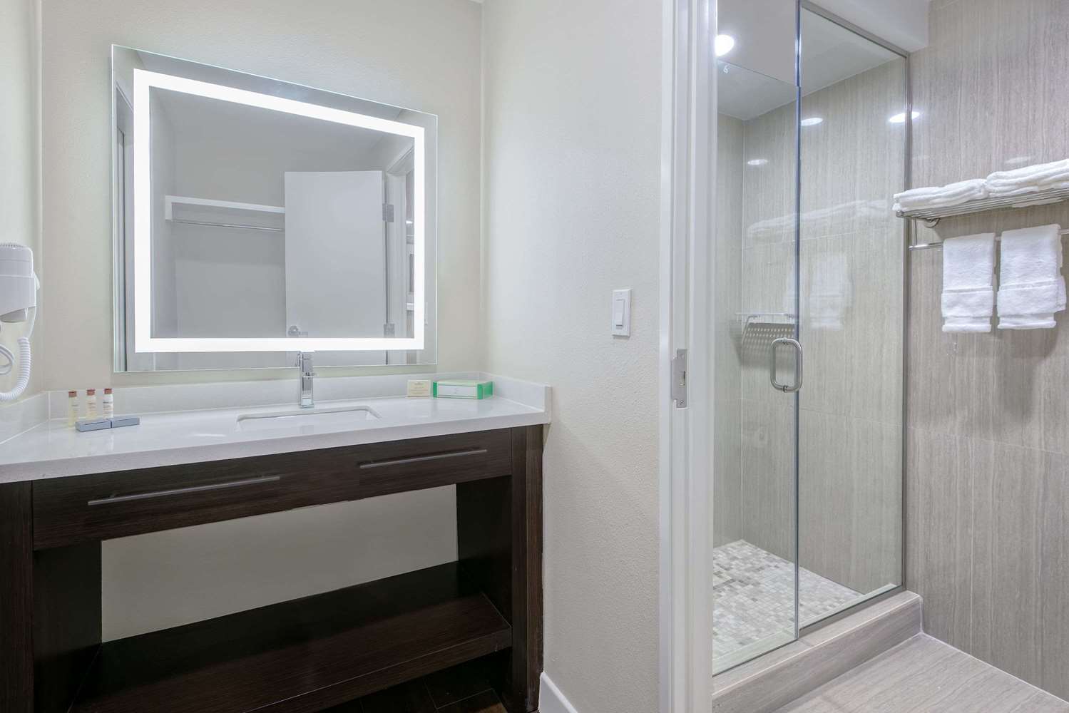 Hawthorn Suites By Wyndham Mcallen 20/21