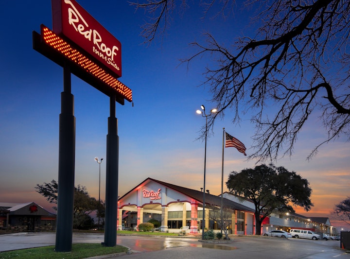Red Roof Inn & Suites Irving - DFW Airport South 2/45