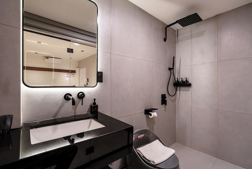 Metrolux City Contemporary Hotel 47/50