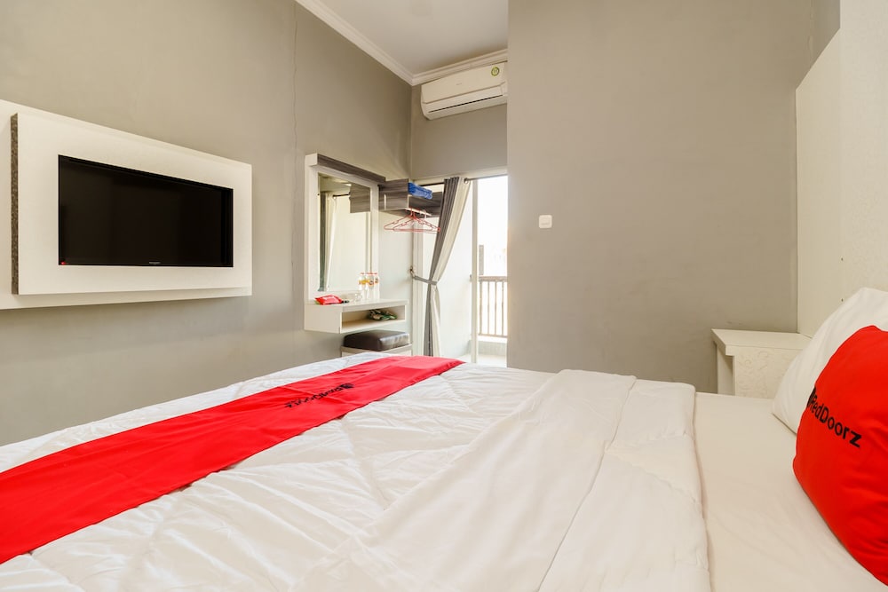 RedDoorz Resort Premium @ Sangkan Hurip Kuningan 28/49