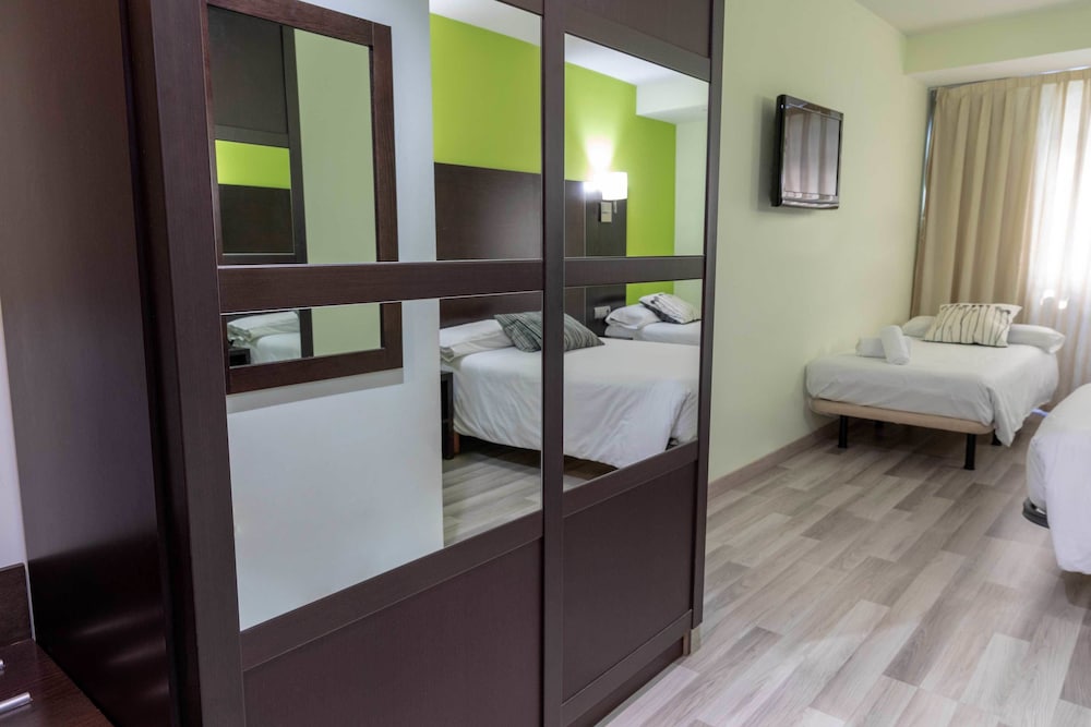 Hotel Cardena 64/68