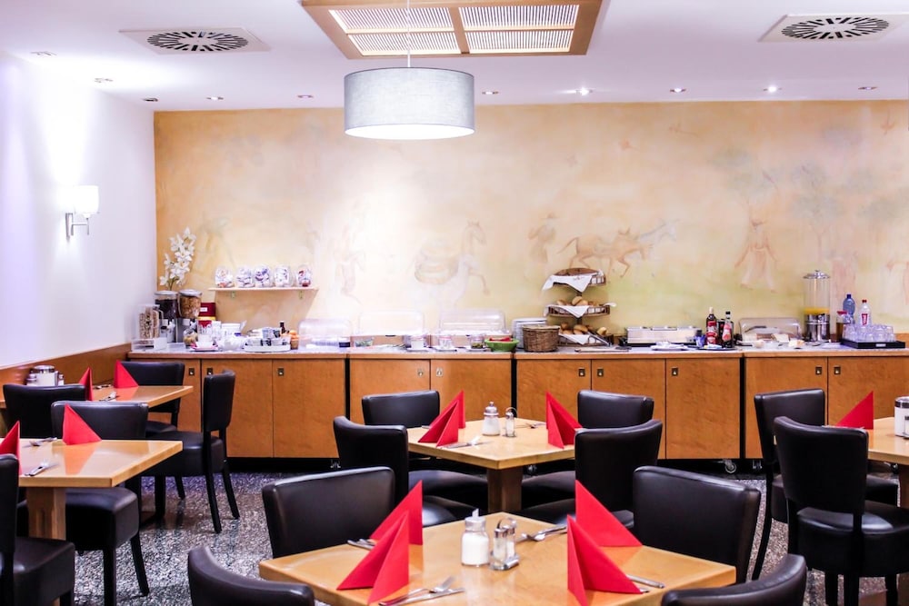 Rugs Hotel Dusseldorf 33/50