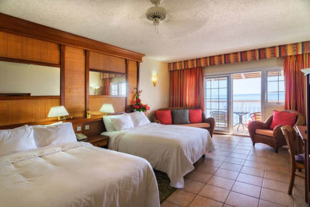 Fort Young Hotel 33/76