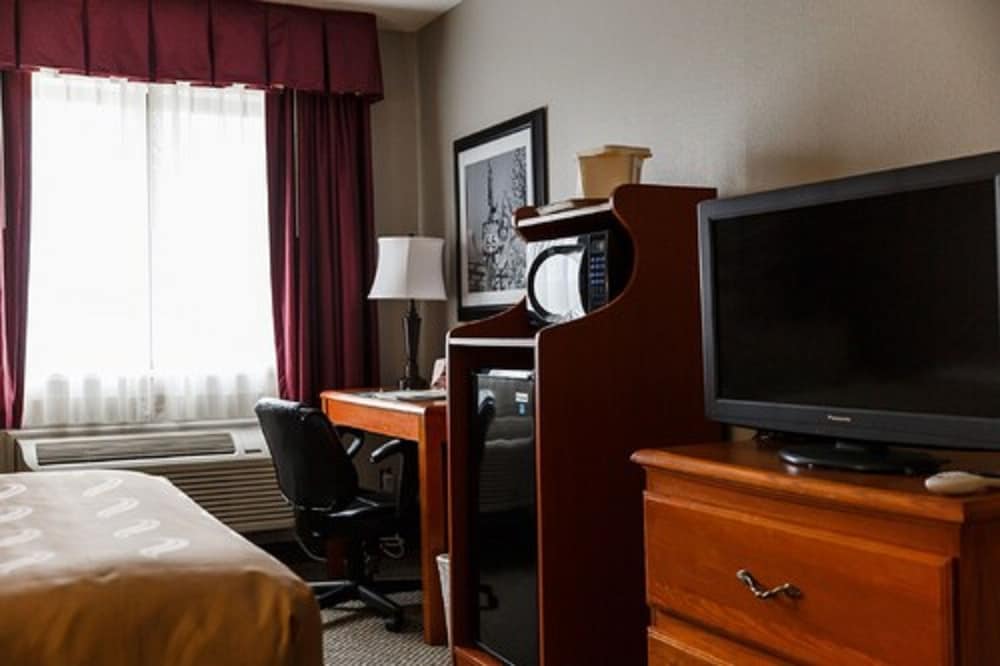 Quality Inn Burlington Near Hwy 34 18/27