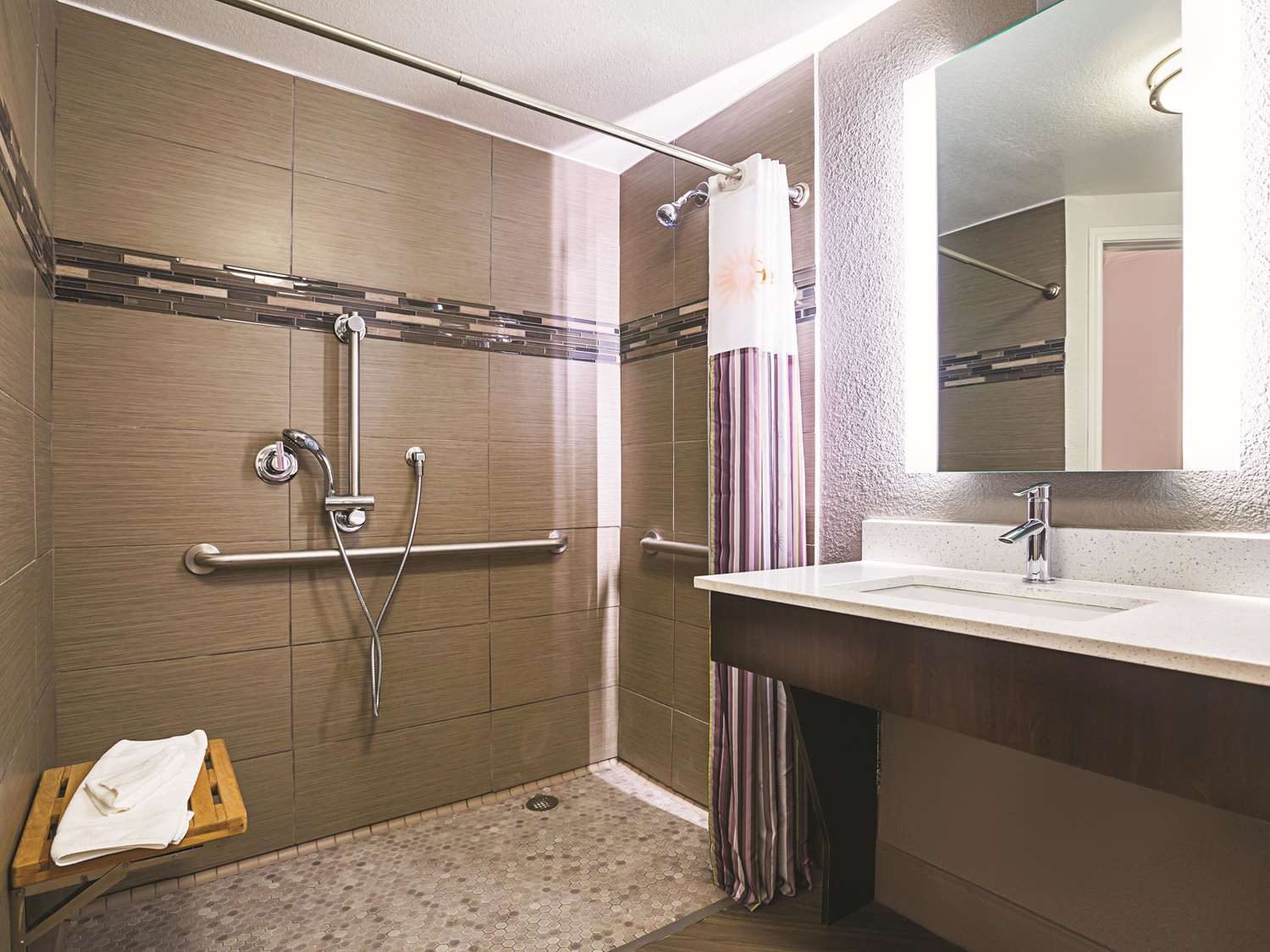 La Quinta Inn Suites By Wyndham Dallas Plano West 45/45