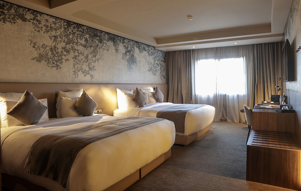 DELUXE, TWIN BEDS