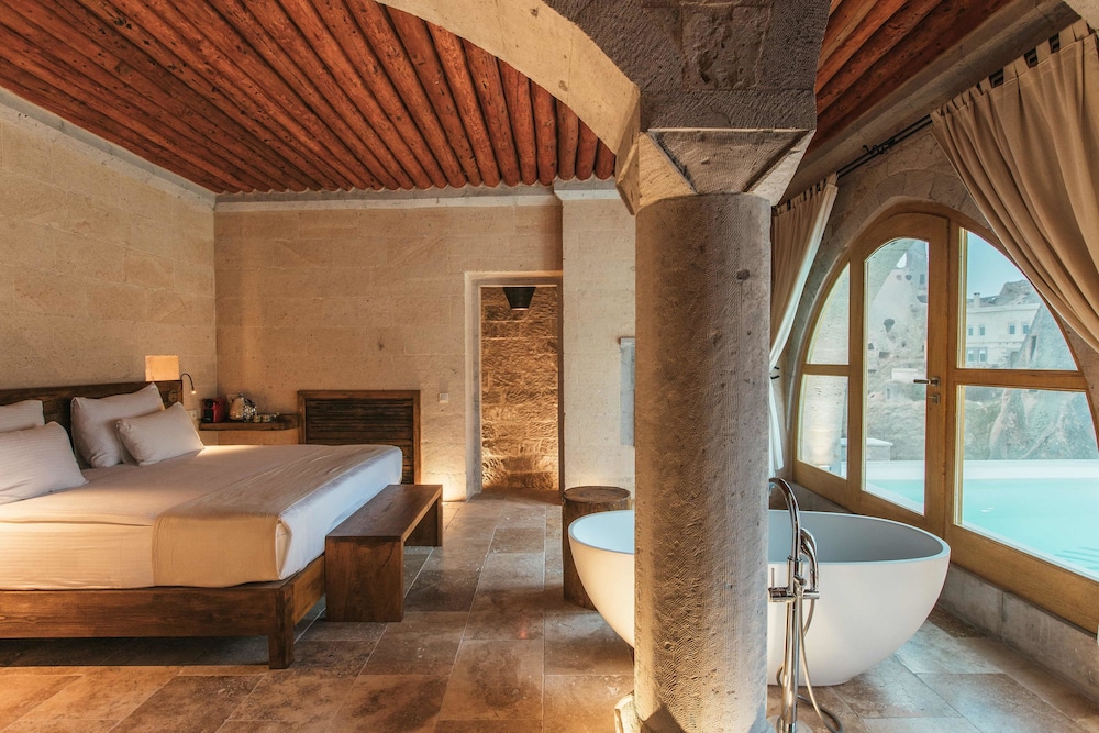 Pool, King Bed, with View