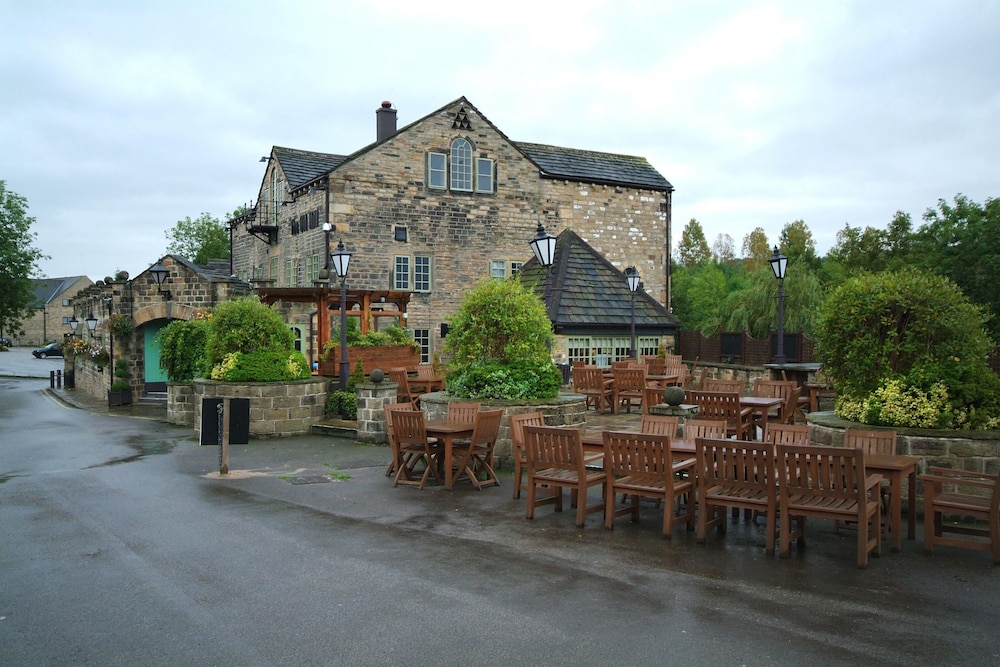 Premier Inn Huddersfield North 26/28