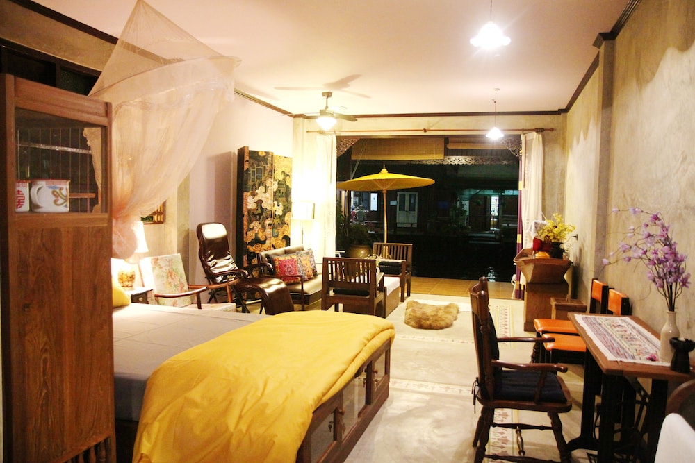 BANG LUANG HOUSE BANGKOK 26/70