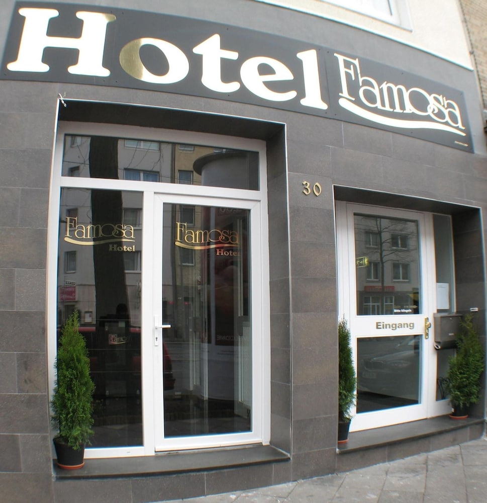 Hotel Famosa 1/32
