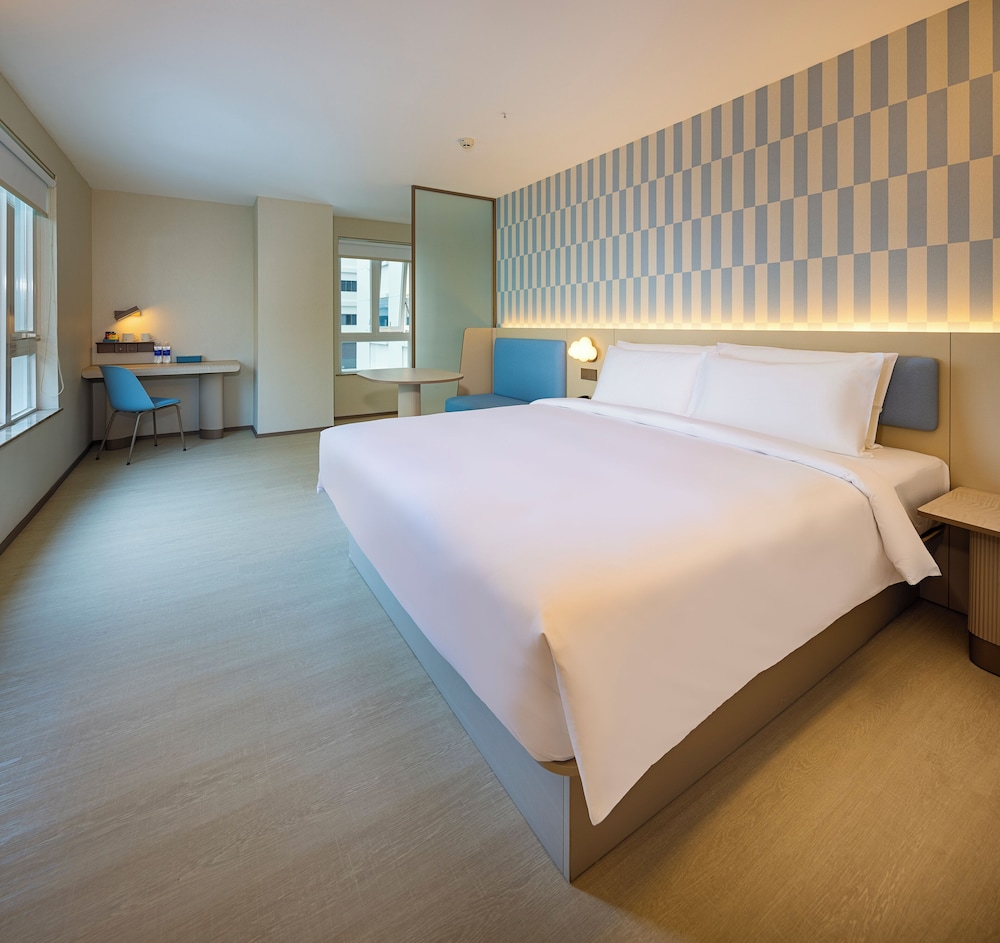 EXECUTIVE, KING BED
