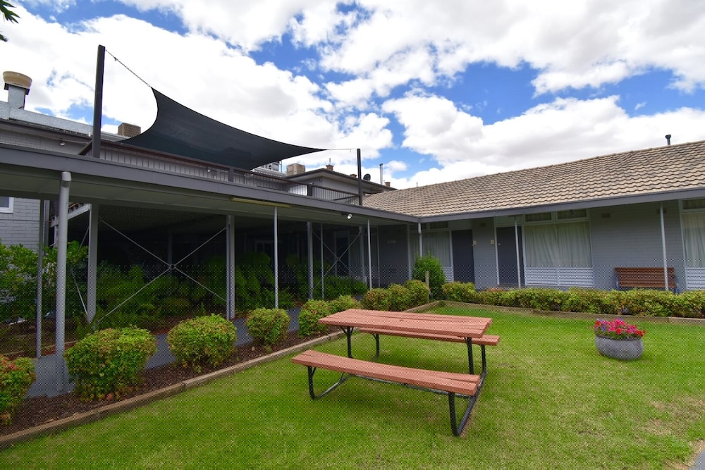 Townhouse Motel Cowra 34/56