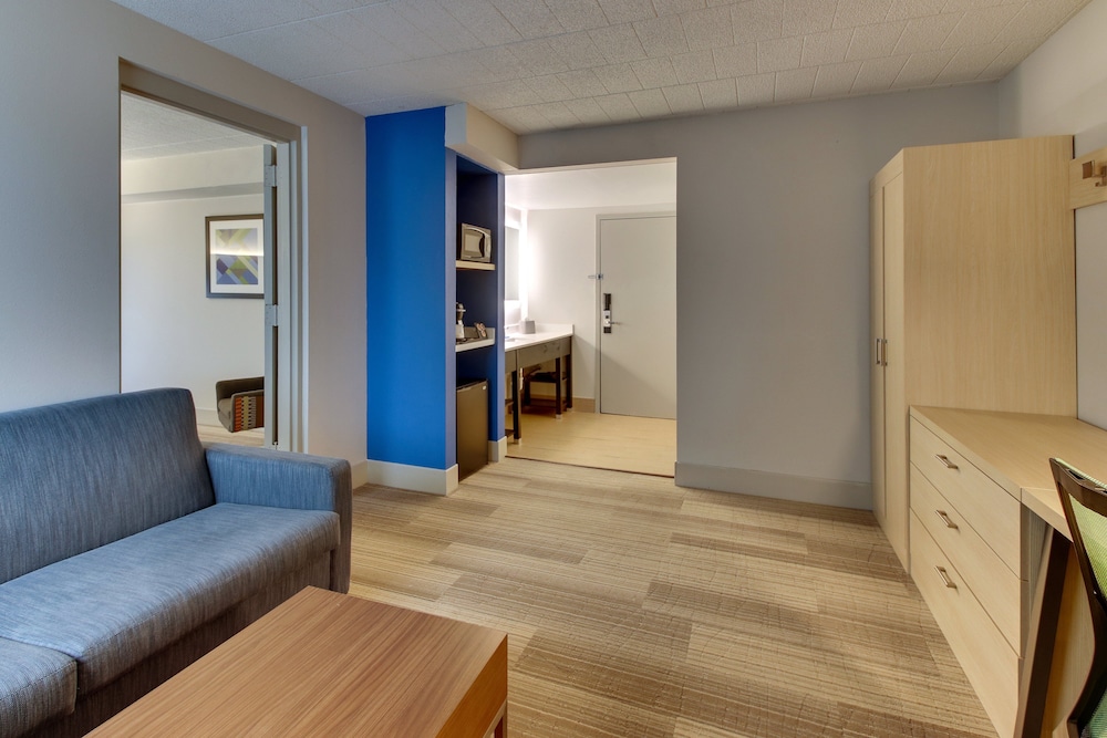 HOLIDAY INN EXPRESS PITTSTON SCRANTON AIRPORT 42/54