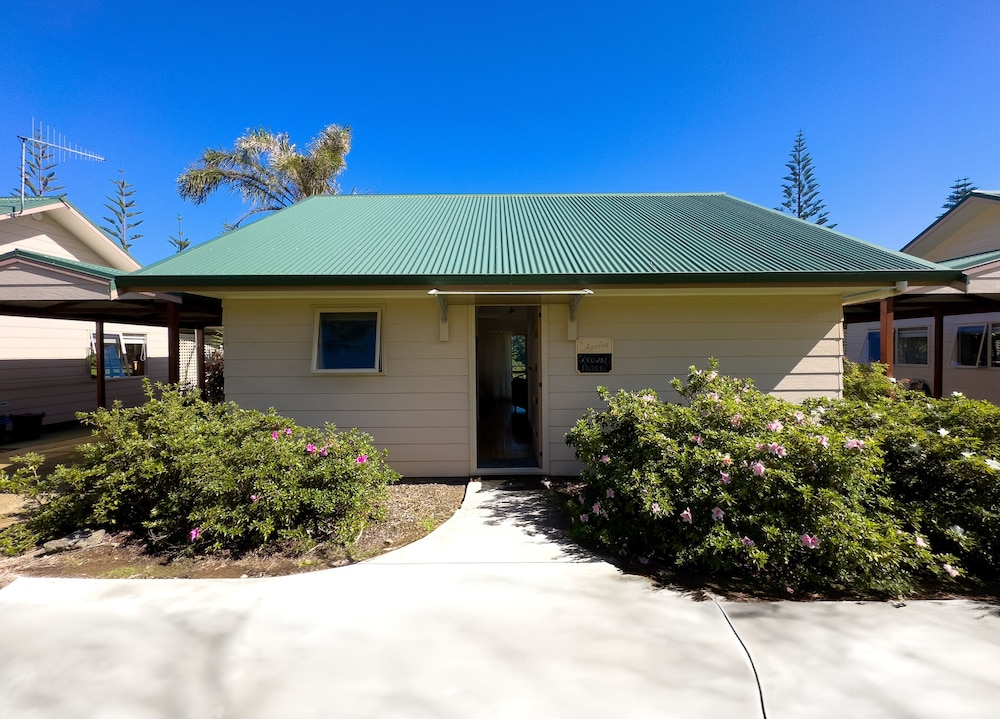 Poinciana Cottages 1/50