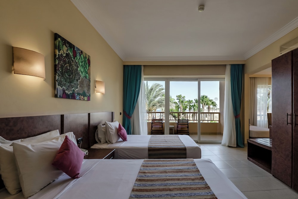 Chalet, Twin Beds, Sea Front, Sofa